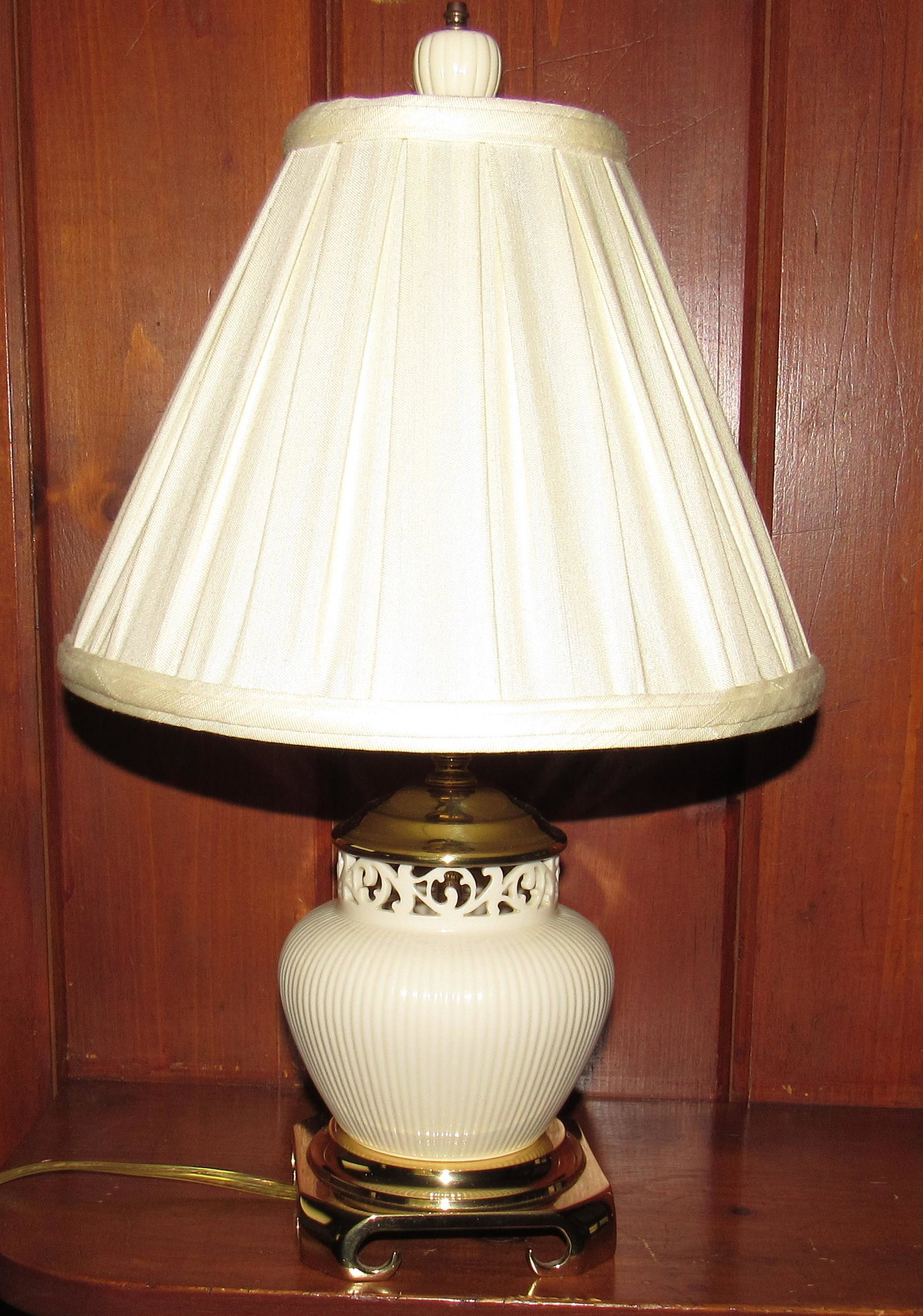 Lenox Reticulated Lamp: Apprx 17" tall