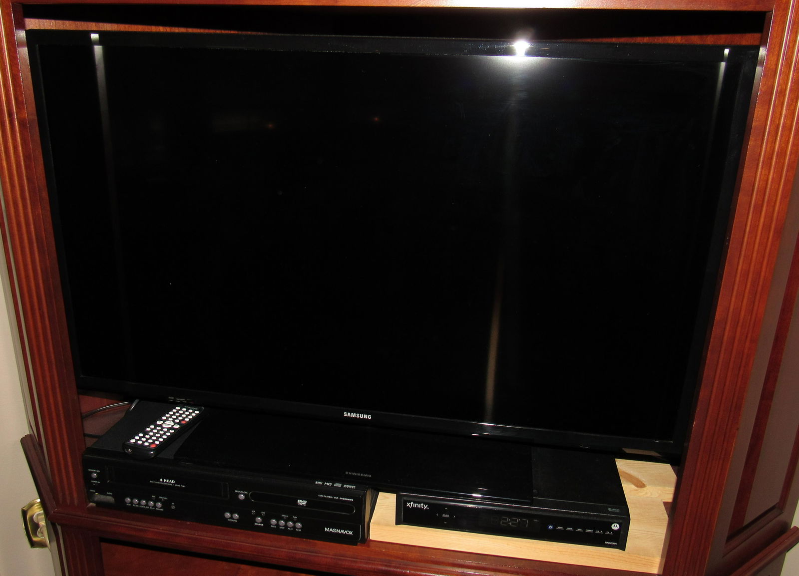 Samsung 38" Flat Screen TV: TV