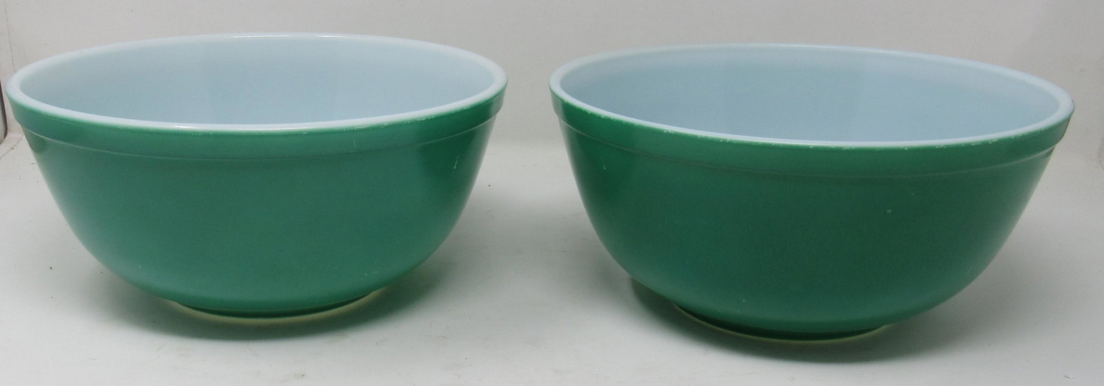 2 Pyrex 403 Green Mixing Bowls: Approx 8 3/4" in diameter and 4" tall