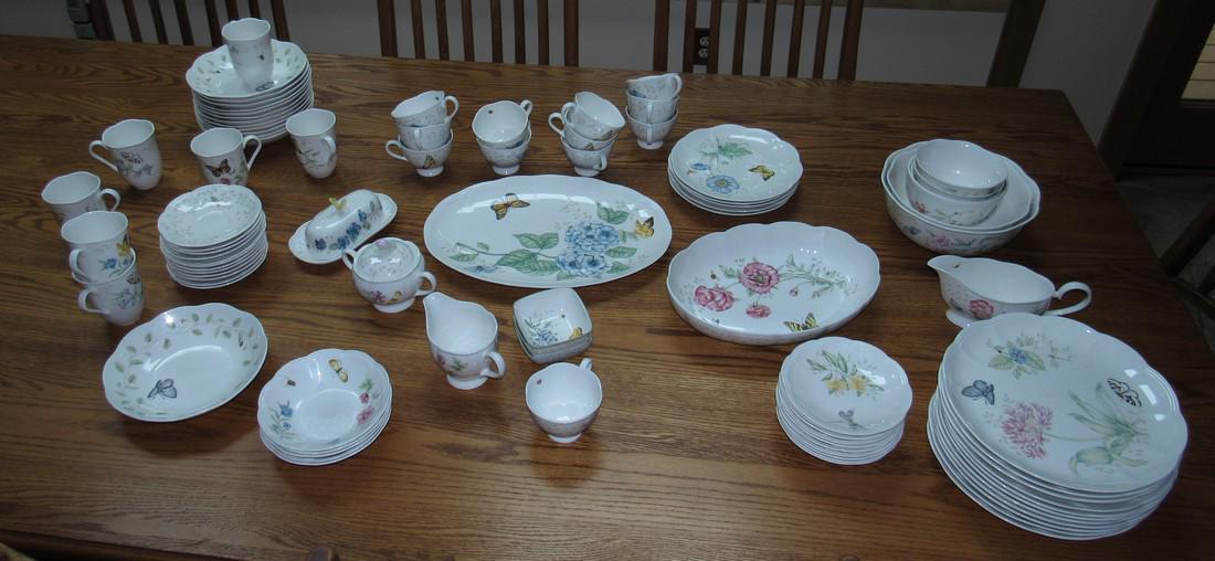 90 Pieces of Lenox Butterfly Medow Dinnerware: Approx 90 pieces