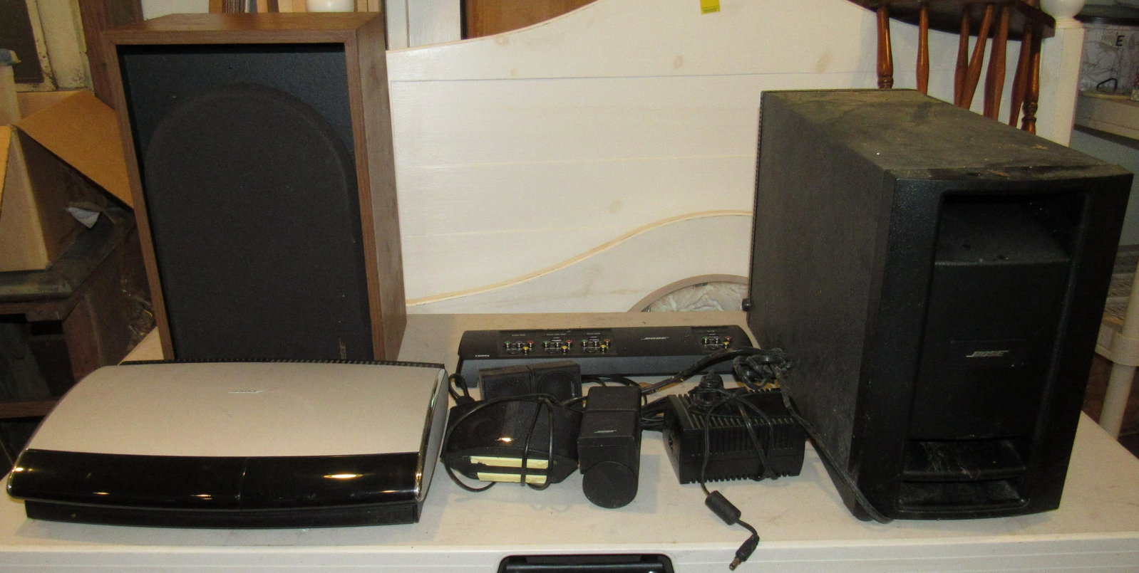 Bose Powered Speaker Video Enhancer Media Center: Power Supply is also on table. Getting all pictured on table
