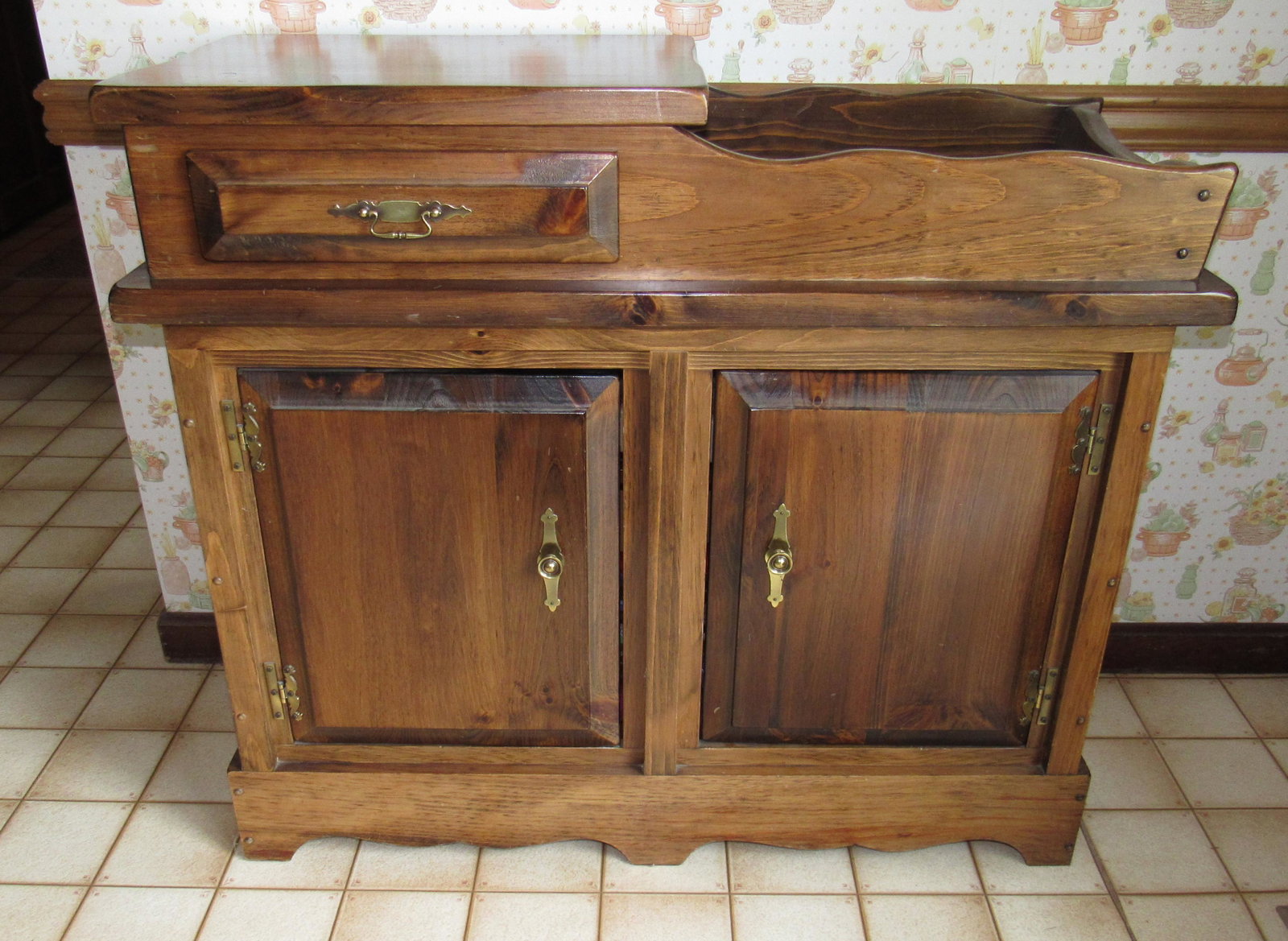 Pine Dry Sink: Approx 17" x 41" x 35 1/2" tall. Includes contents