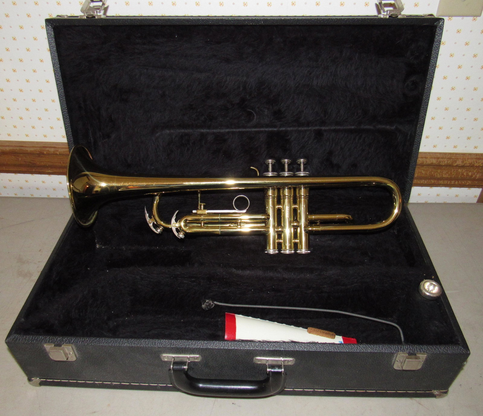 King 600 Trumpet: Approx 21 1/4" long