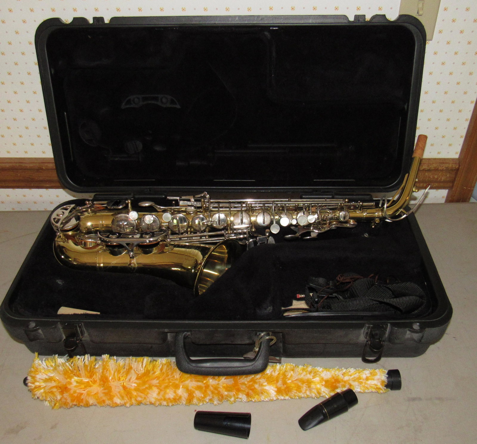 Selmer Bundy II Saxophone: With Case