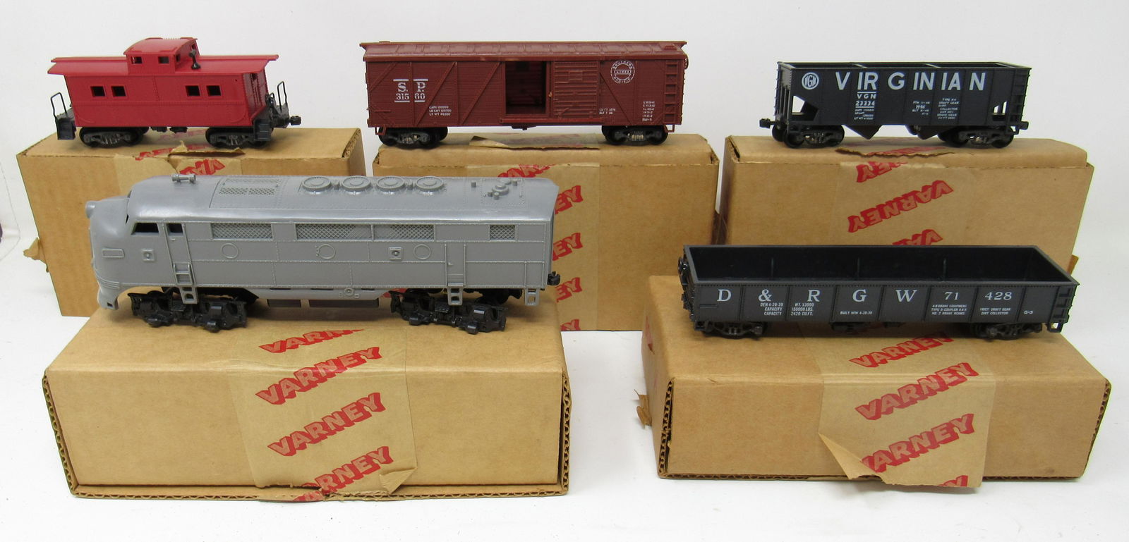 Varney HO Scale Trains: Getting all pictured