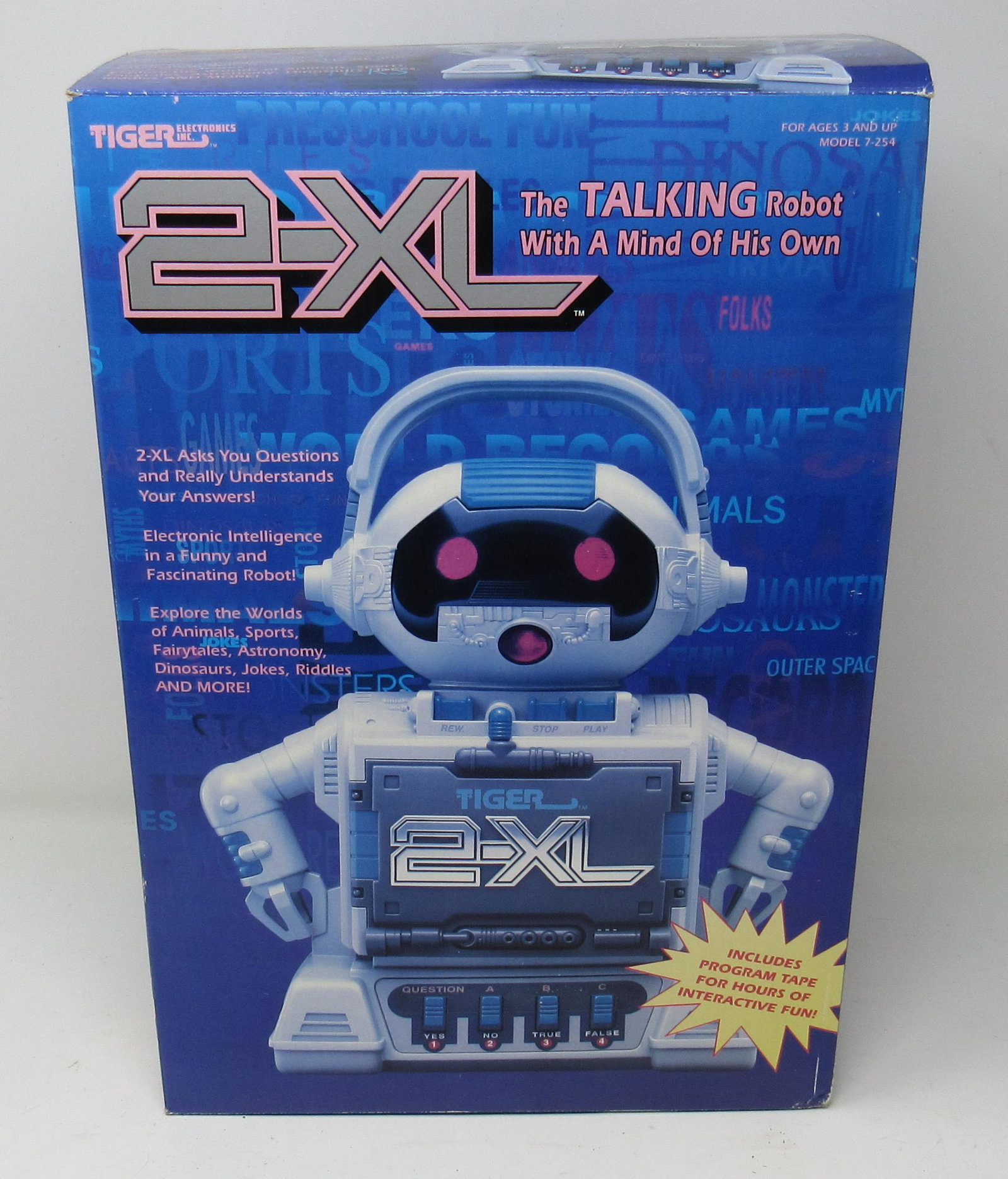 Tiger 2-XL Talking Robot: Comes with all pictured