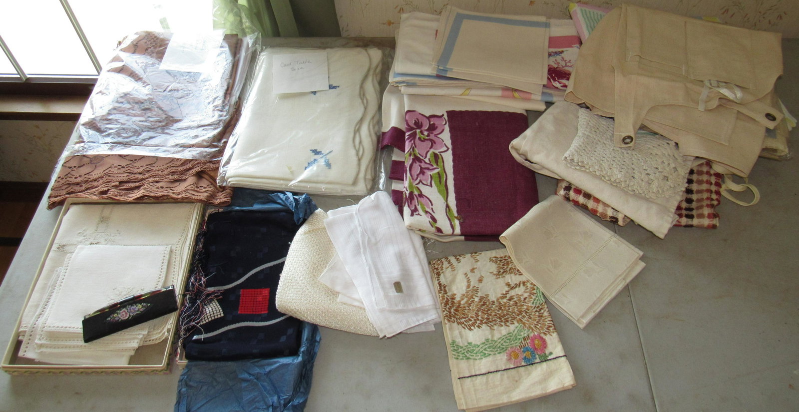 Table Clothes Linens Apron: Getting all pictured
