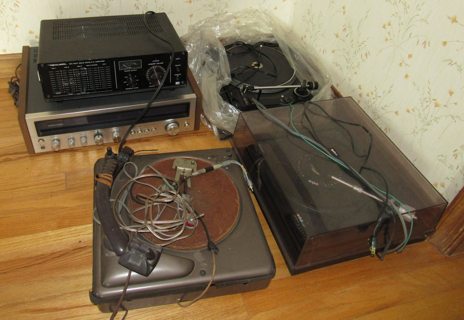 Turntables Receiver Realistic Amplifier: Getting all pictured