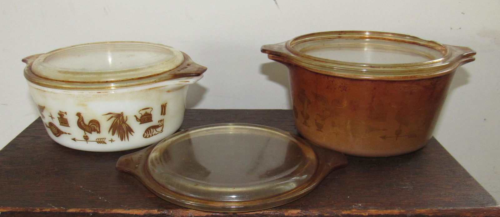 2 Pyrex 1 Qt Casseroles and 3 Lids: Getting all pictured