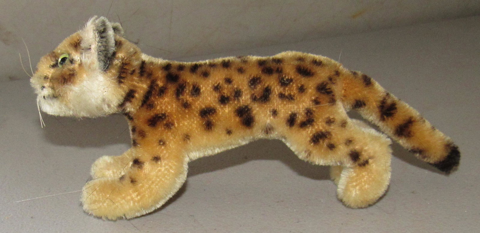 Stuffed Animal Tiger Steiff ?: Approx 8 1/2" long and 4" tall. Possibly steiff ? Sold as pictured