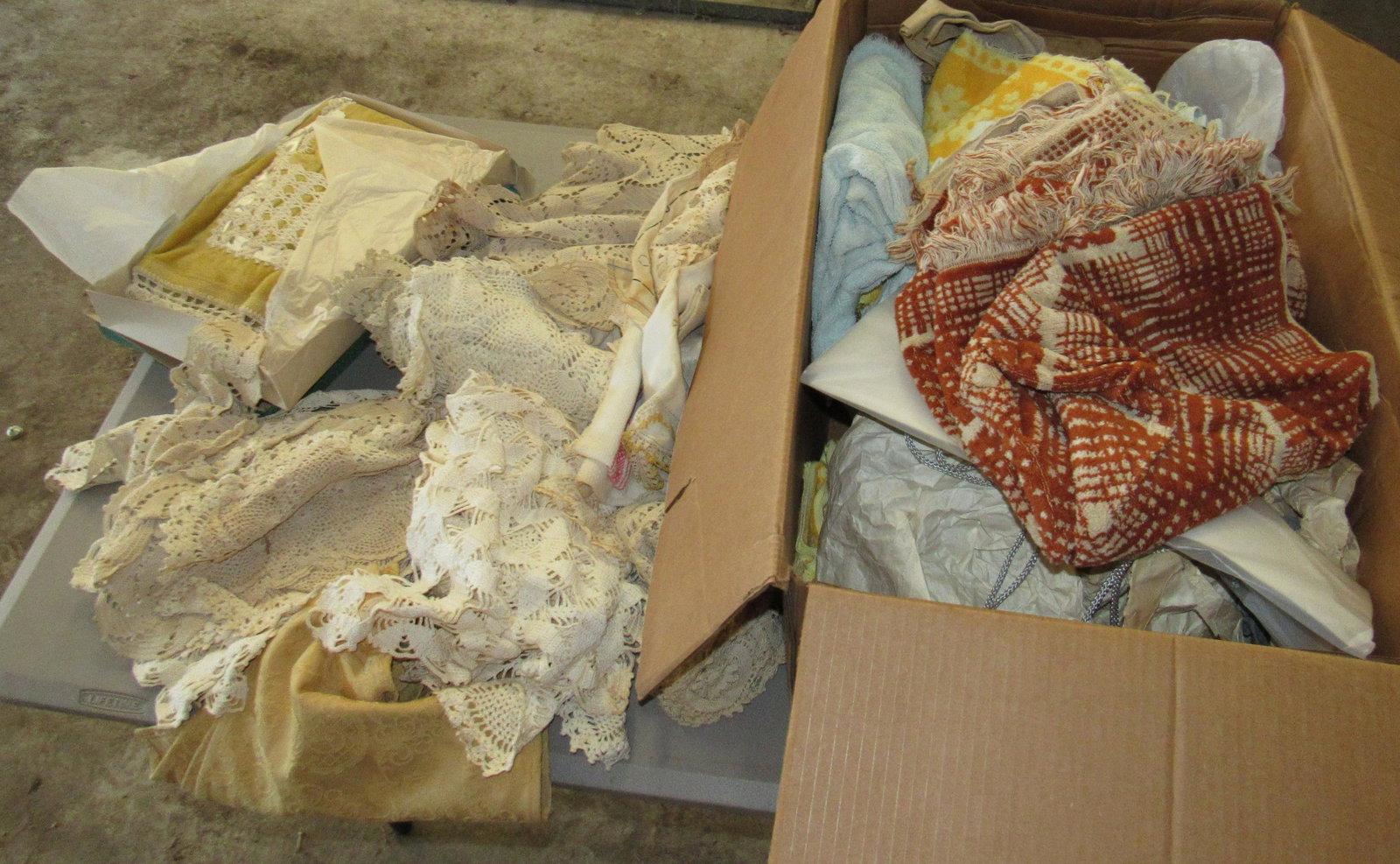 Doilies Linens & Vintage Towels: Getting all pictured on table