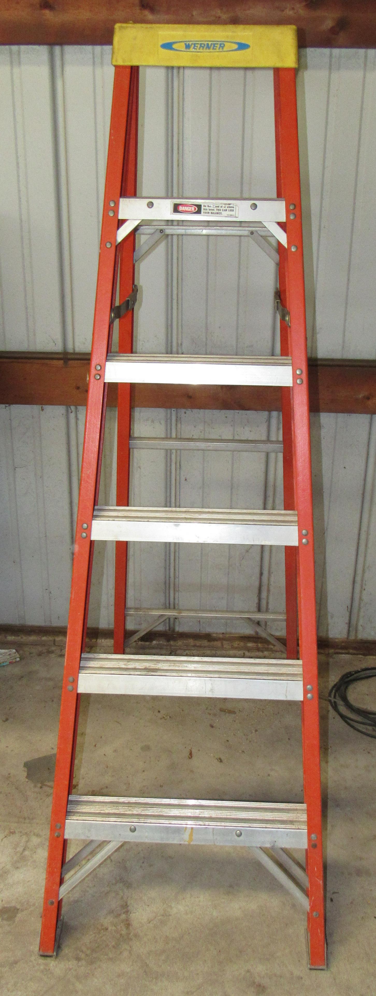 Werner 6' Fiberglass Step Ladder: 6' ladder