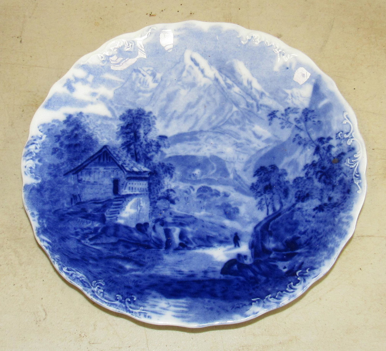 Flow Blue / Transferware Plate: Approx 8 1/2" in diameter