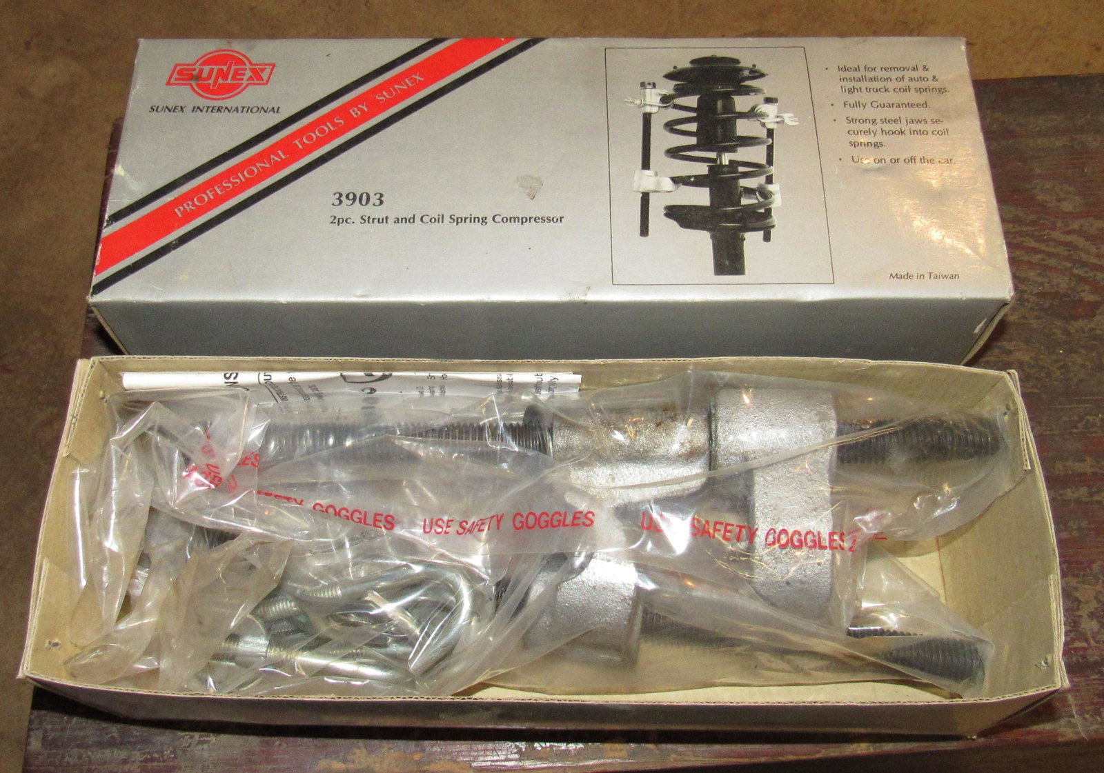 Sunex 2pc Strut & Coil Spring Compressor: Looks like it was never used.