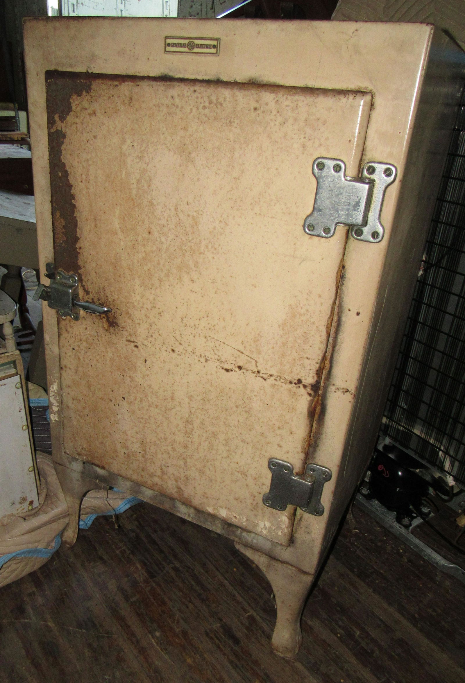 Antique / Vintage General Electric Refrigerator: Approx 22" x 28" x 51" tall ( not including height of top). This is heavy and buyer must remove from storage trailer