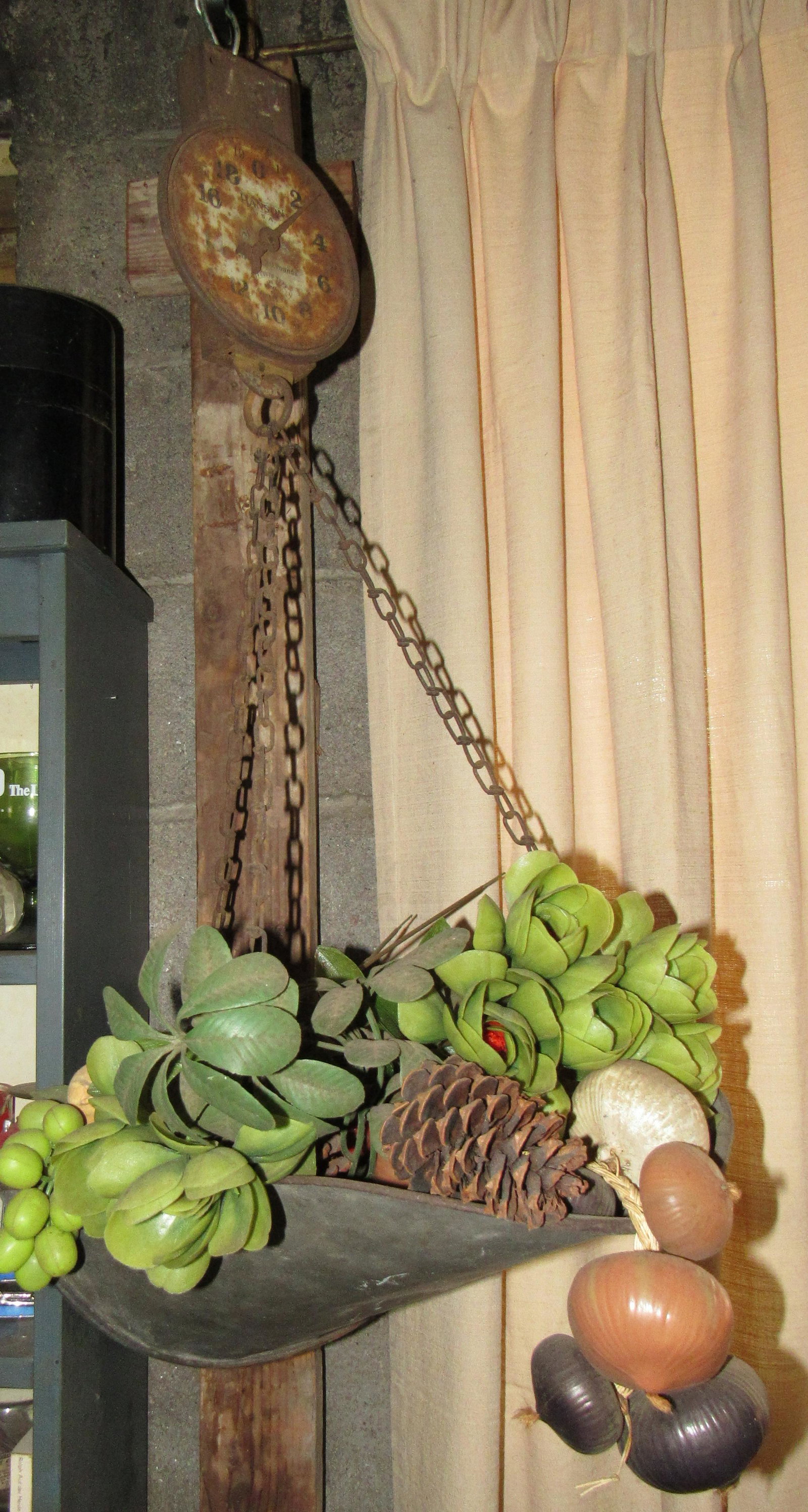 Hanson Hanging Scale: Scale