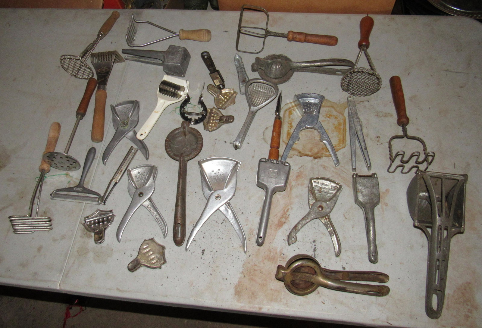 Vintage Kitchenware: Getting all pictured
