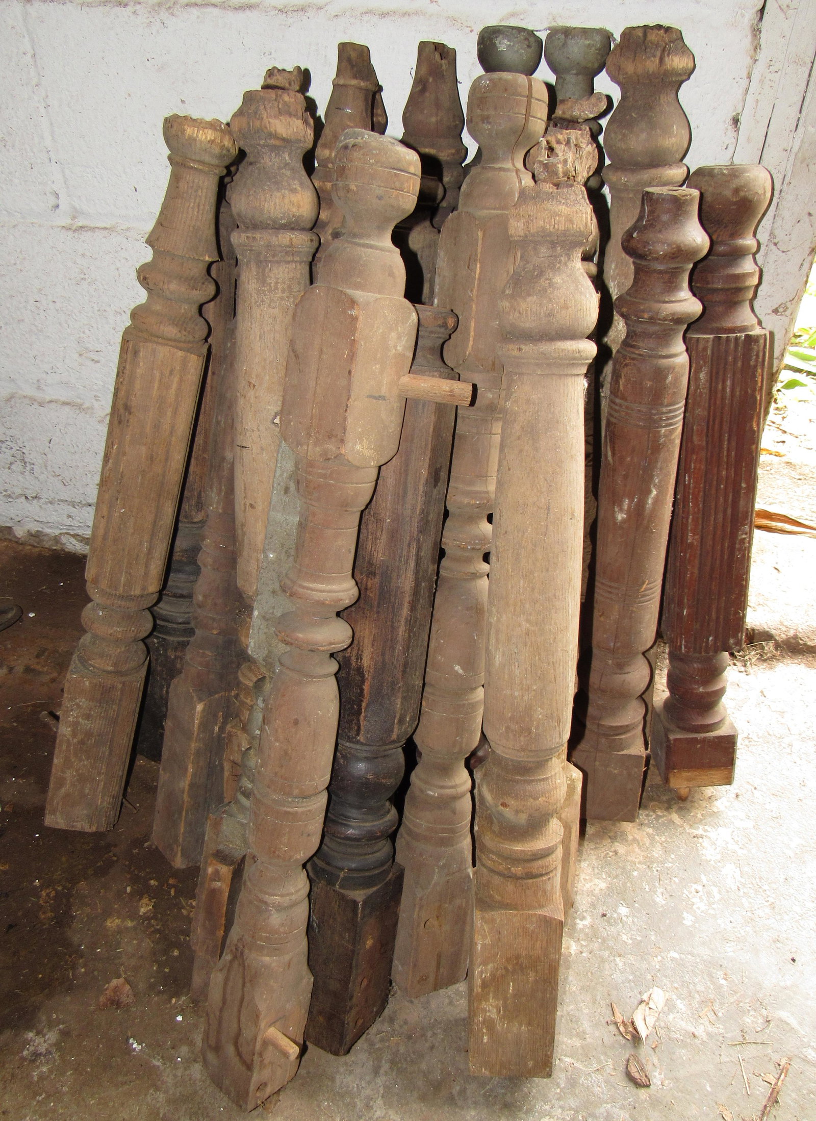 Table Legs: Approx 23" to 27" long
