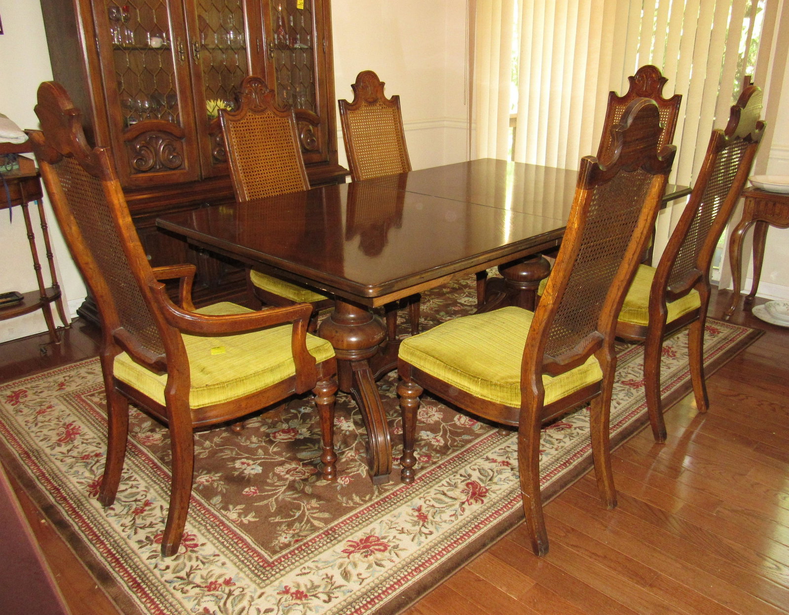 Drexel Dining Room Table: Approx 42" x 68" . Comes with table pads and 2 extra leaves. Chairs not included