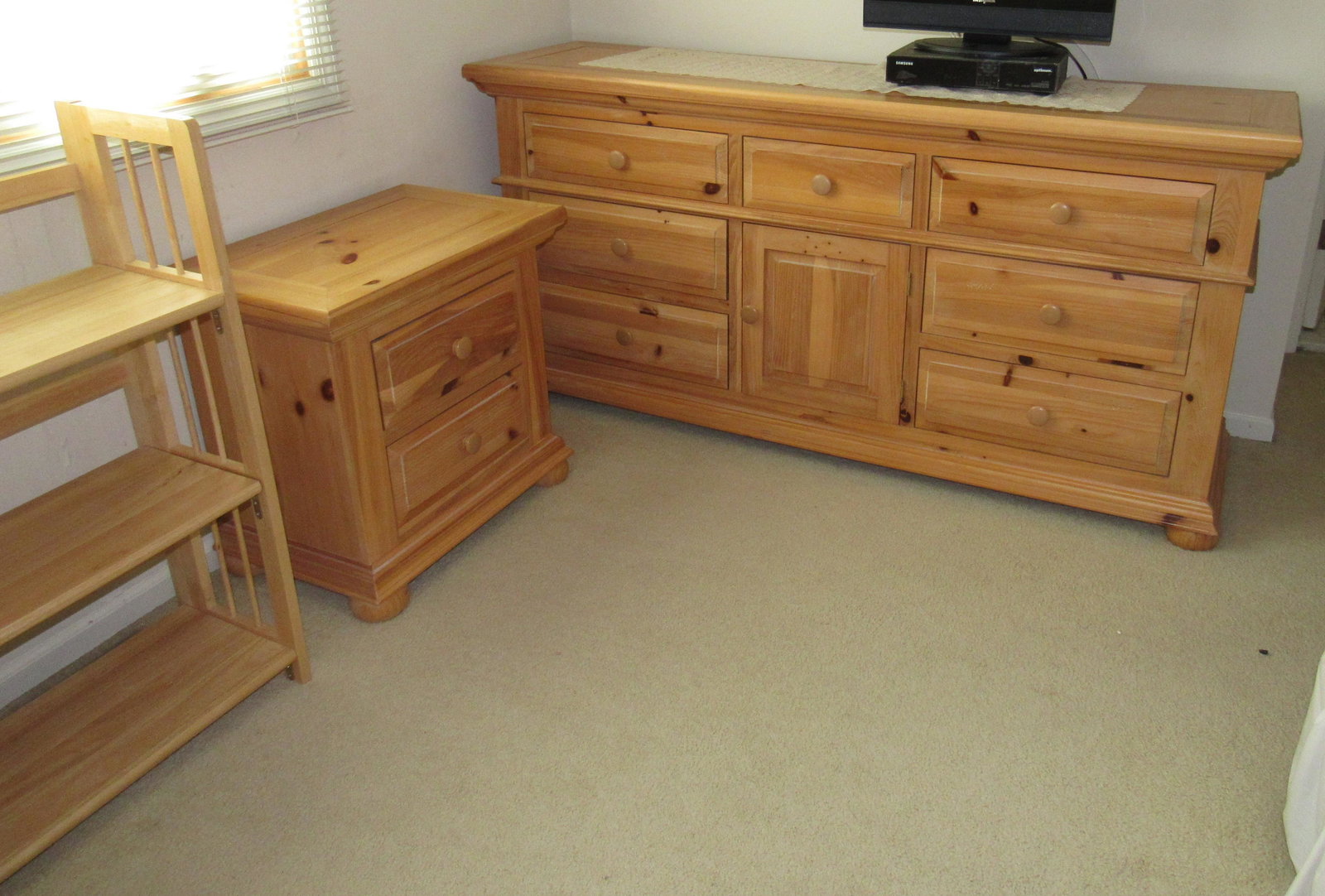 Pine Broyhill Dresser & Night Stand: Dresser is approx 19" x 70" x 34" tall. Also includes book shelf ( not Broyhill) . DOES NOT INCLUDE TV