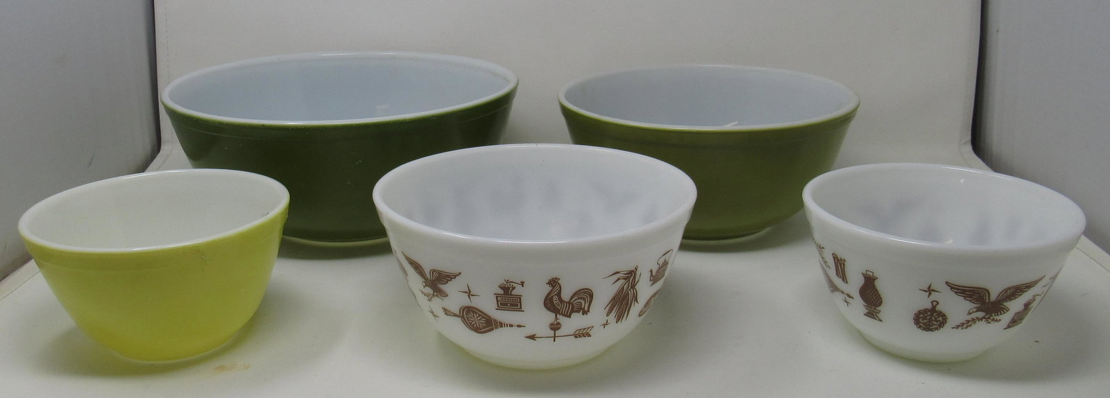 Pyrex Mixing Bowls: Largest is approx 10 1/2" in diameter
