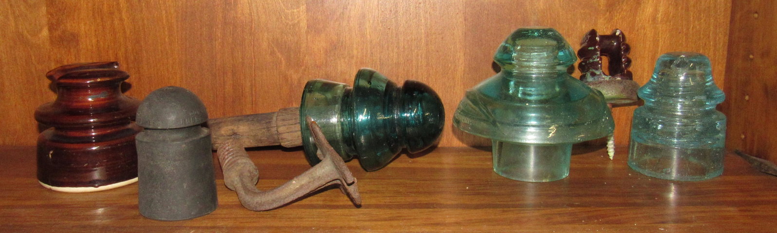 Insulators and Cast Iron Bracket: One rubber insulator