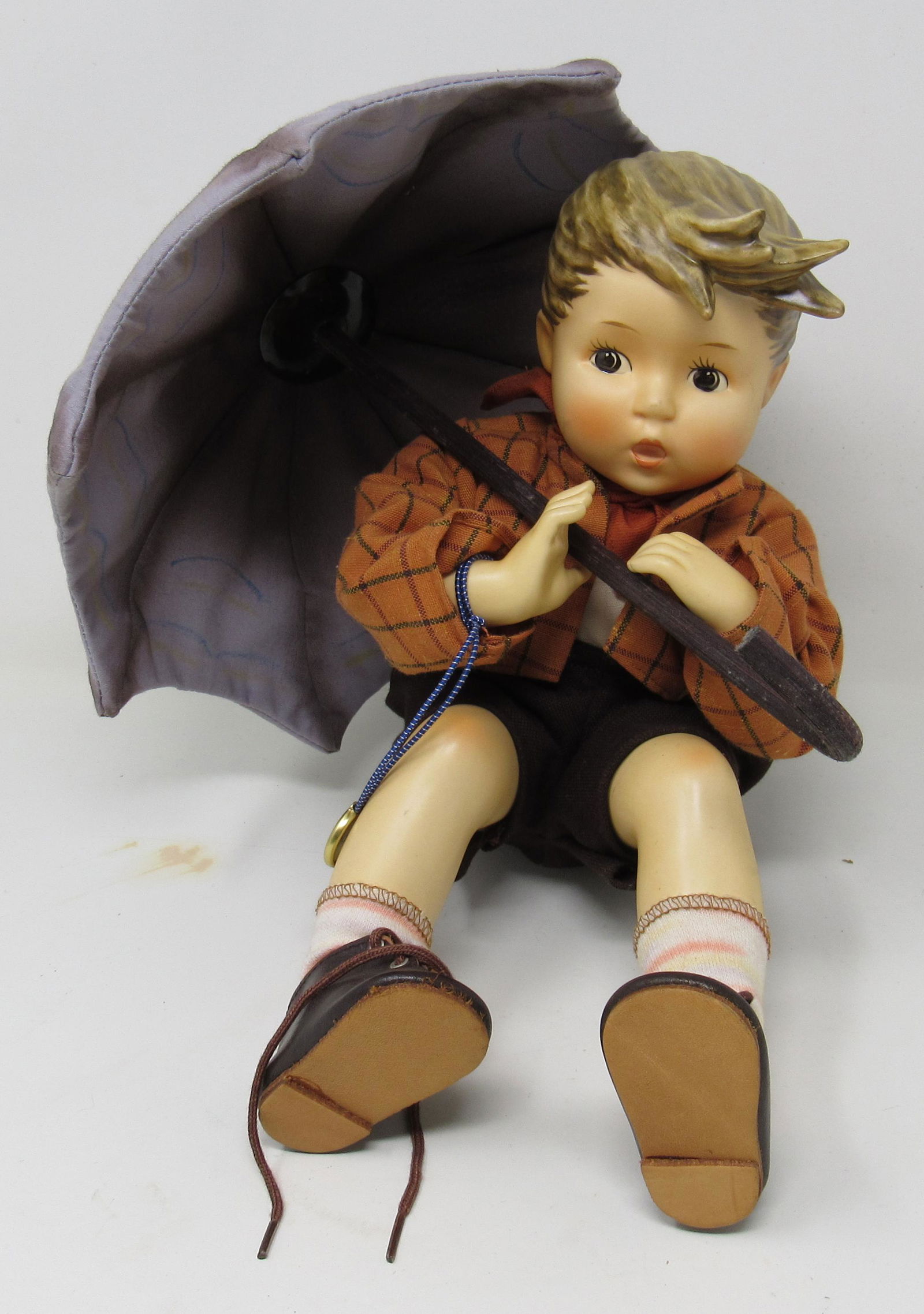 Goebel Hummel Figurine Doll: Apprx 8 3/4" tall
