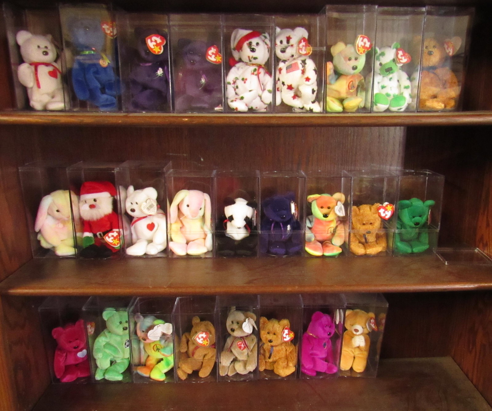 26 Ty Beanie Babies & Display Cases: Getting all pictured