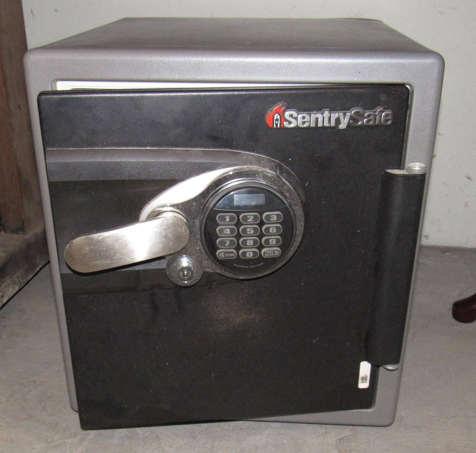 Sentry Electronic Safe: Apprx 16" x 17" x 18" tall