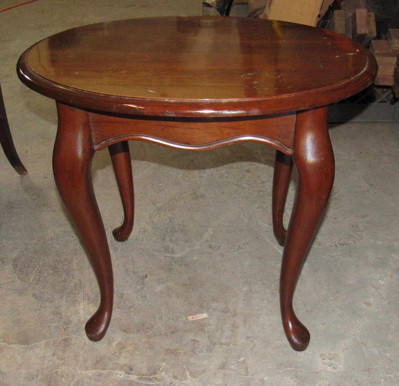 Chippendale Style Lamp Stand: Apprx 20" x 25" x 23" tall