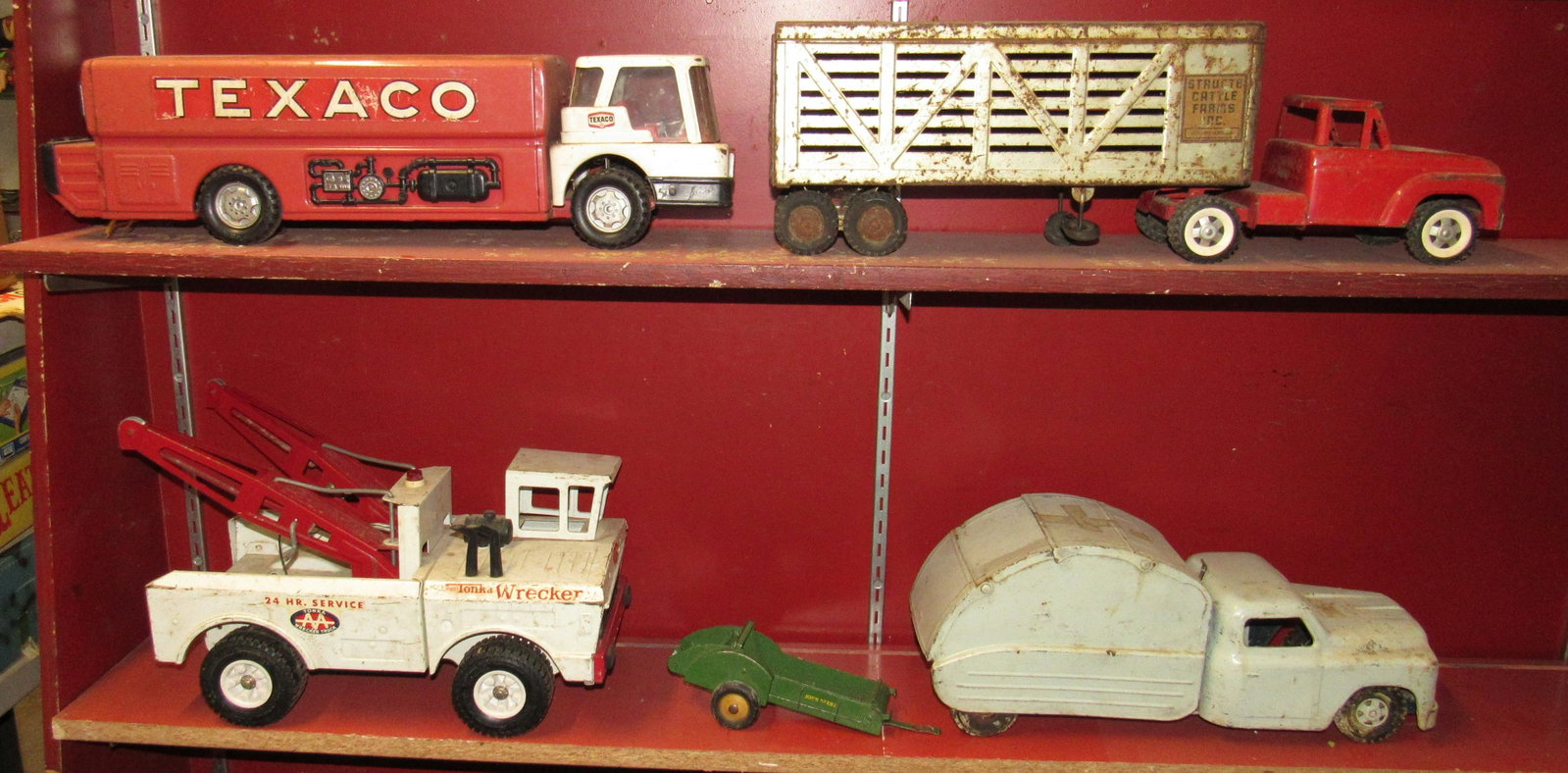 Tonka Structo Trucks John Deere Manure Spreader: Getting all pictured.