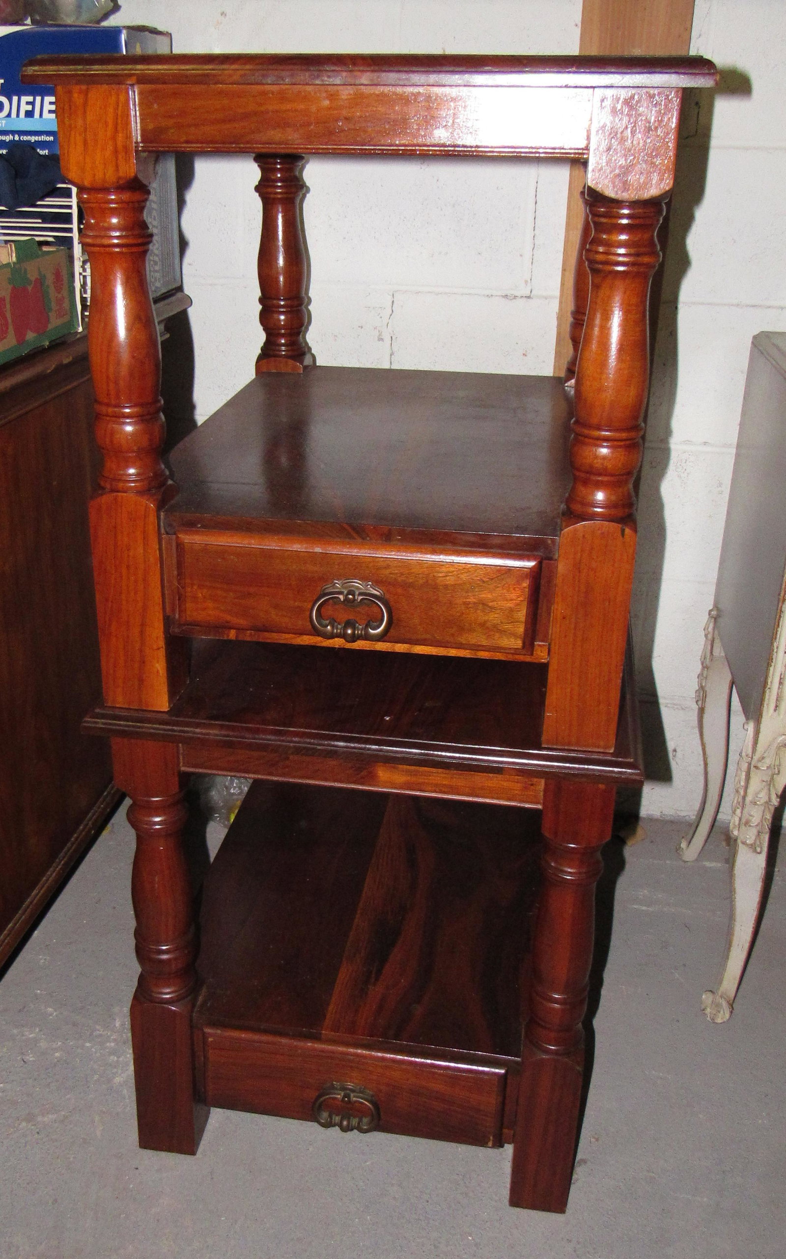 2 End Tables: Apprx 20" x 27 1/2" x 22"
