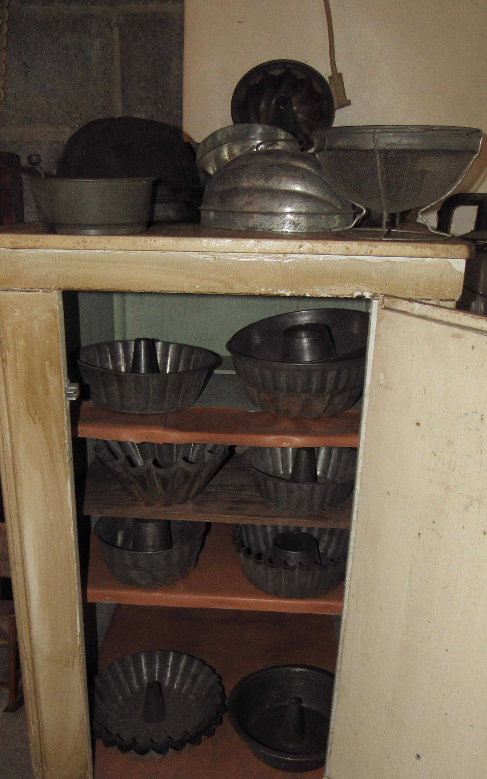 Tinware Molds Cake Pans Sifter Strainers & Misc: Getting all pictured in and on cabinet