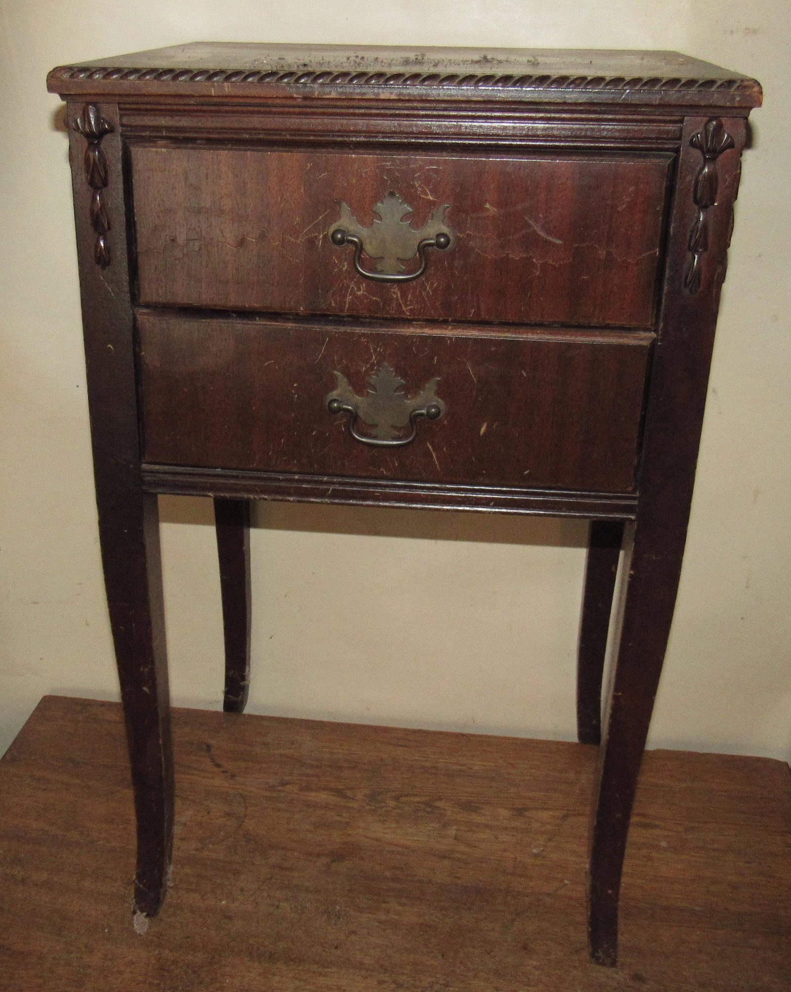 2 Drawer Stand: Approx 16" x 13" x 27" tall
