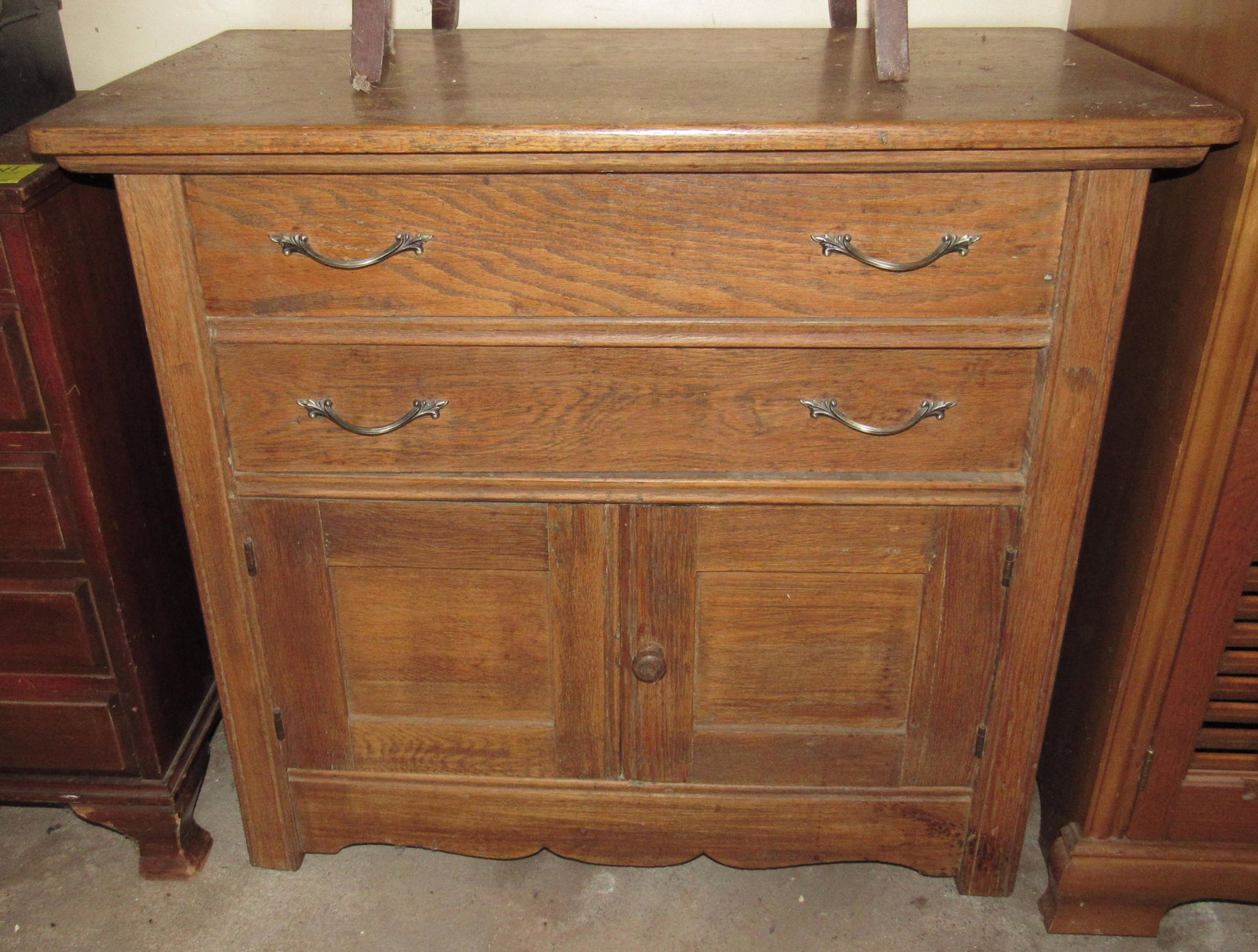 Oak Washstand: Approx 17" x 31 1/2" x 28" tall