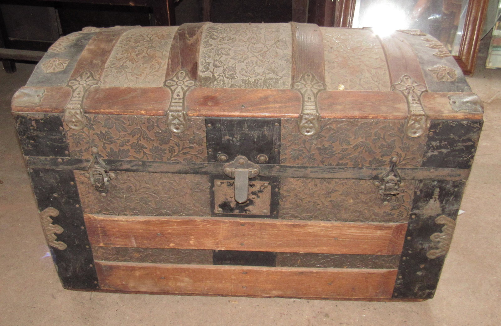 Trunk: Approx 16" x 28 1/2" x 17 1/2"