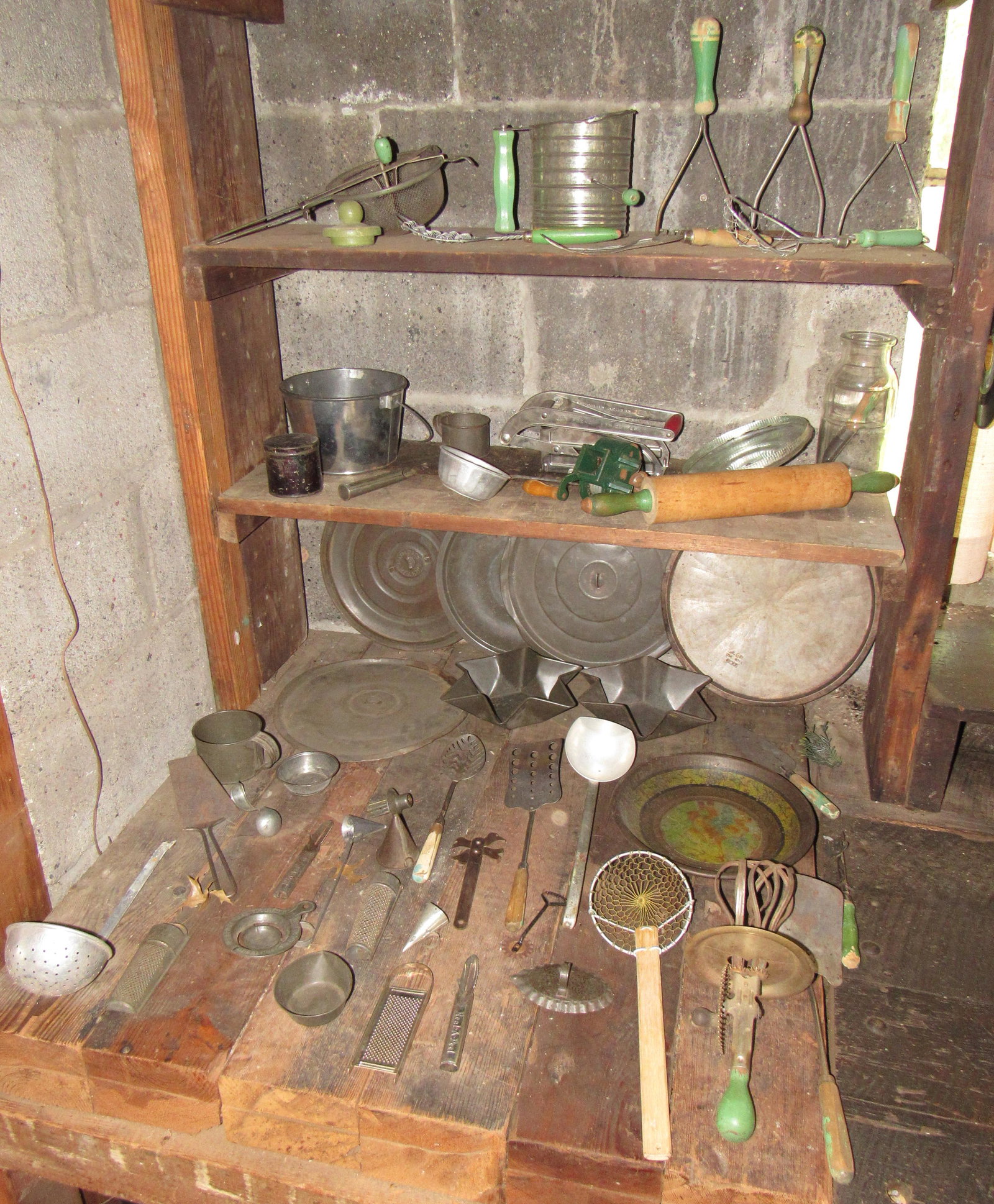 Antique & Vintage Kitchenware: Getting all pictured