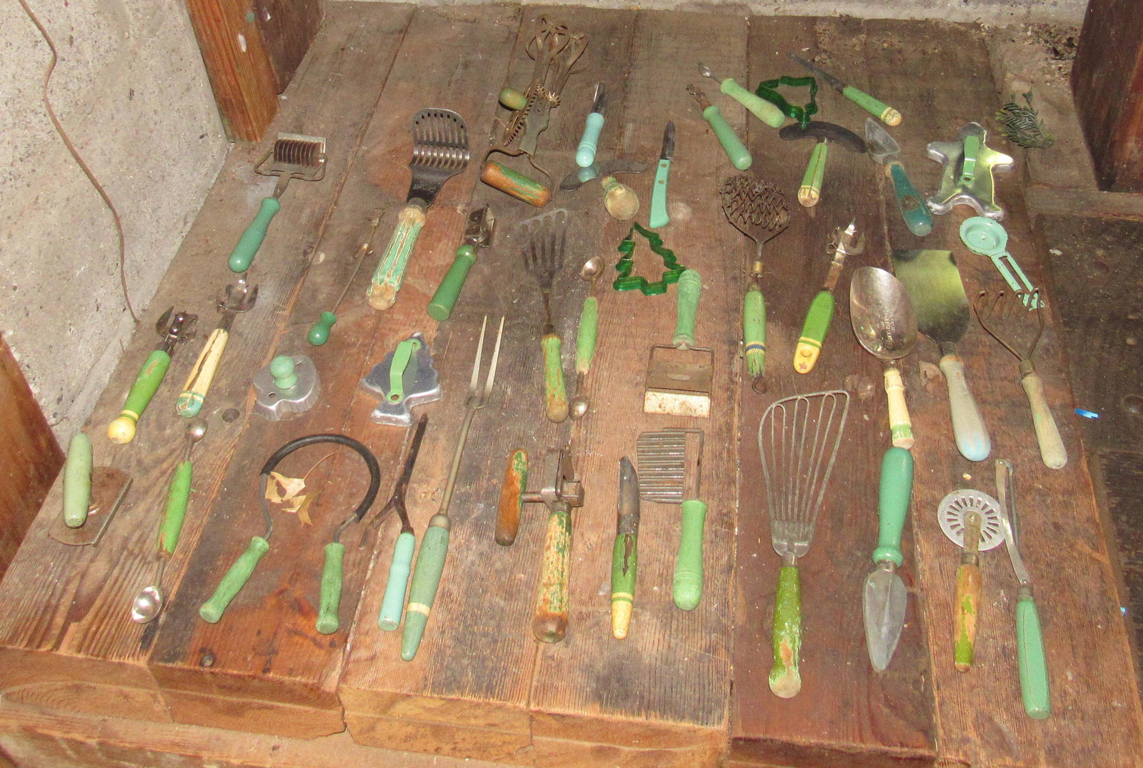 Vintage Kitchenware: Getting all pictured