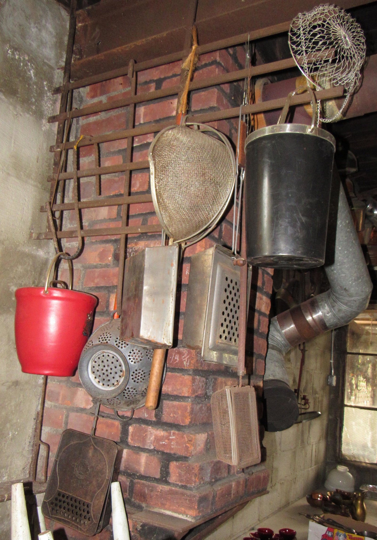 Kitchenware: Includes all kitchenware on rack. It does not include rack