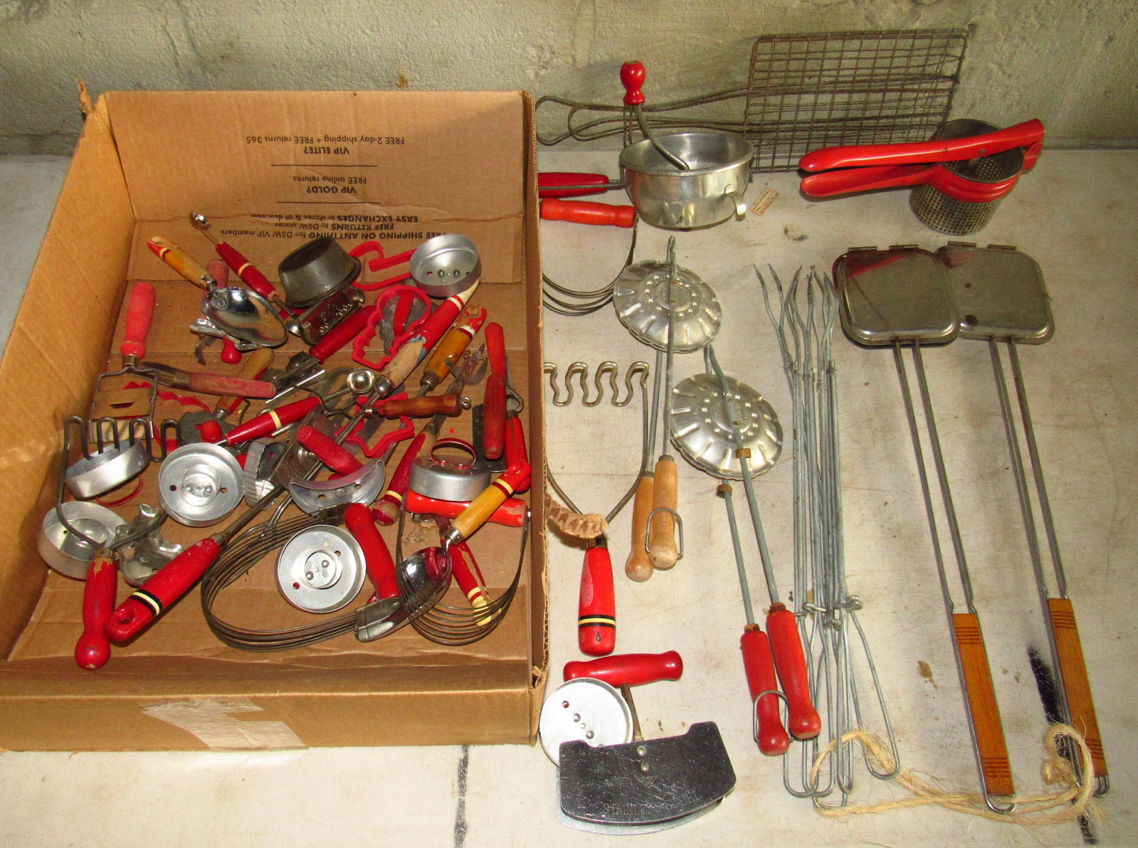 Vintage Kitchenware: Getting all pictured