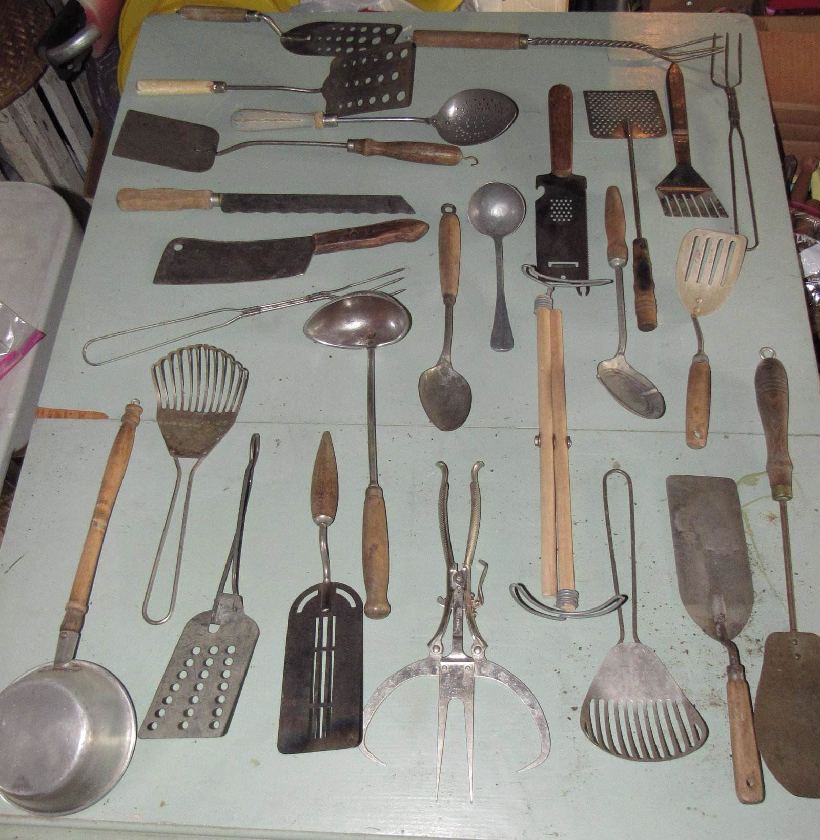 Vintage Kitchenware Utensils: Getting all pictured