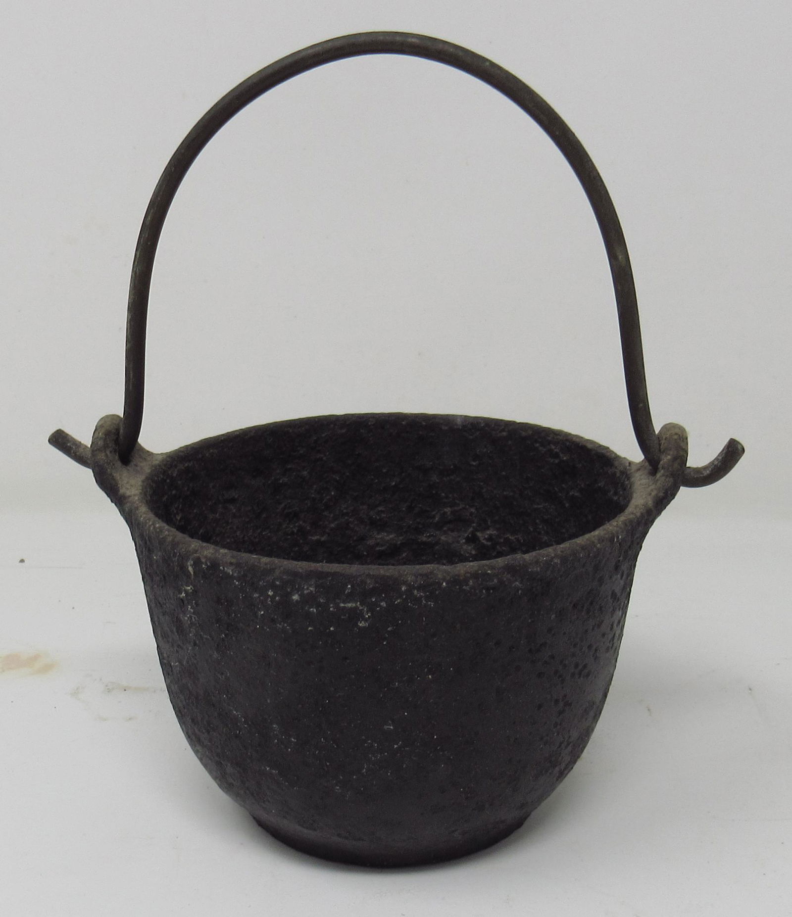 Cast Iron Kettle: Approx 5" in diameter and 3 1/2" tall