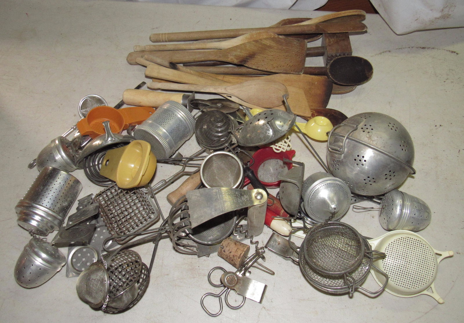 Vintage Kitchenware: Getting all pictured