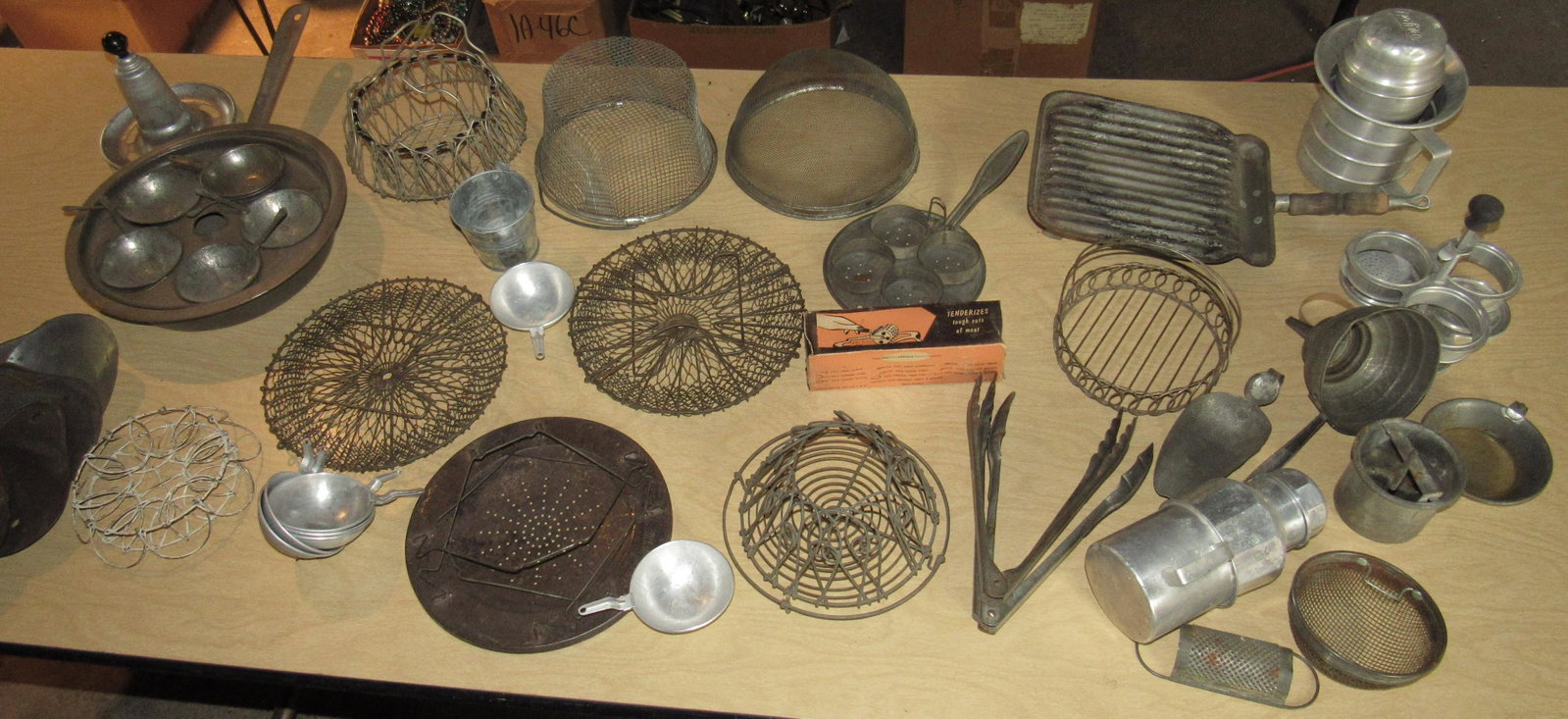 Primitive and Vintage Kitchenware: Getting all pictured