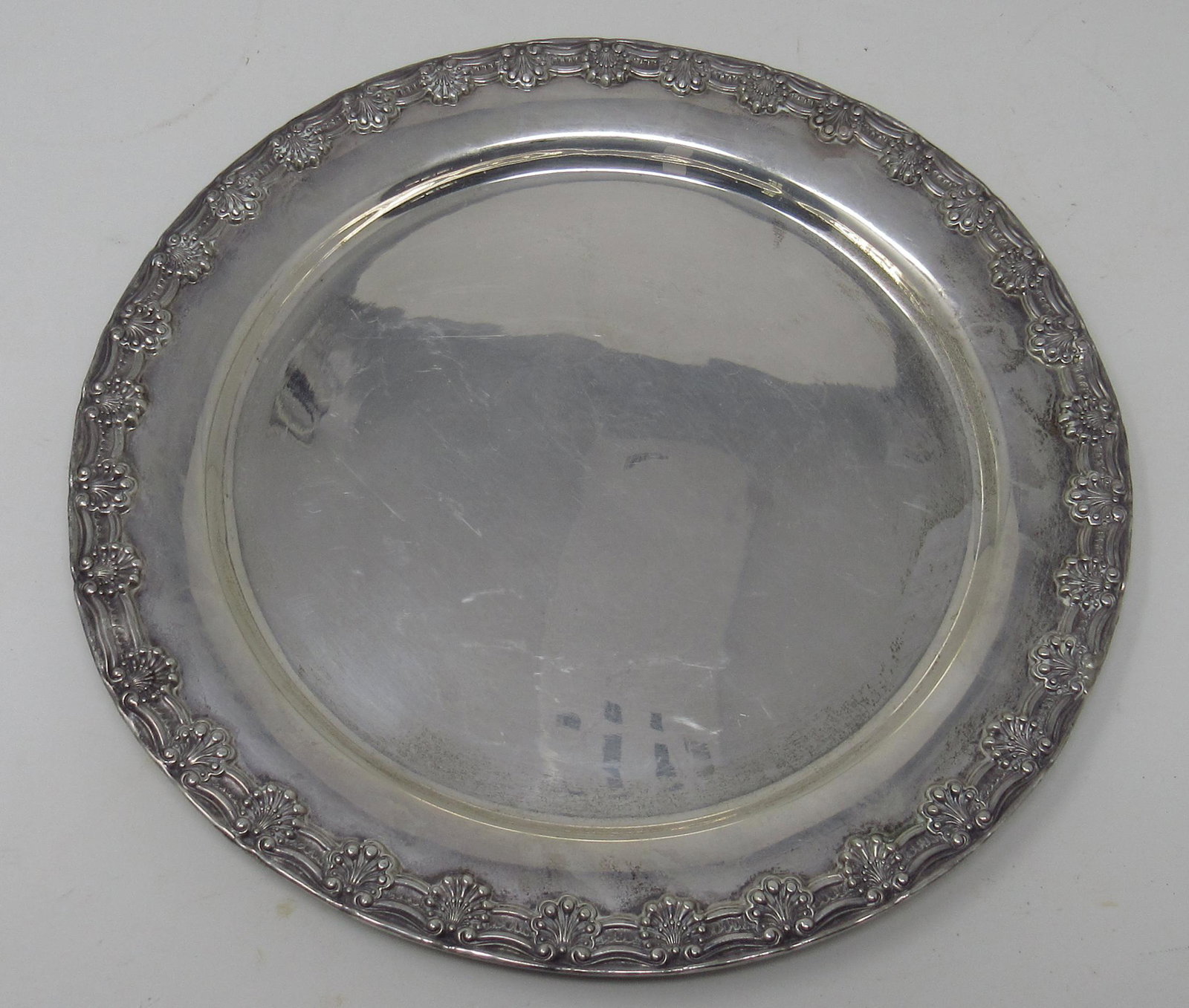 Tiffany & Co. Sterling Silver Plate 7650: Approx 8 1/2" in diameter and apprx 330 grams