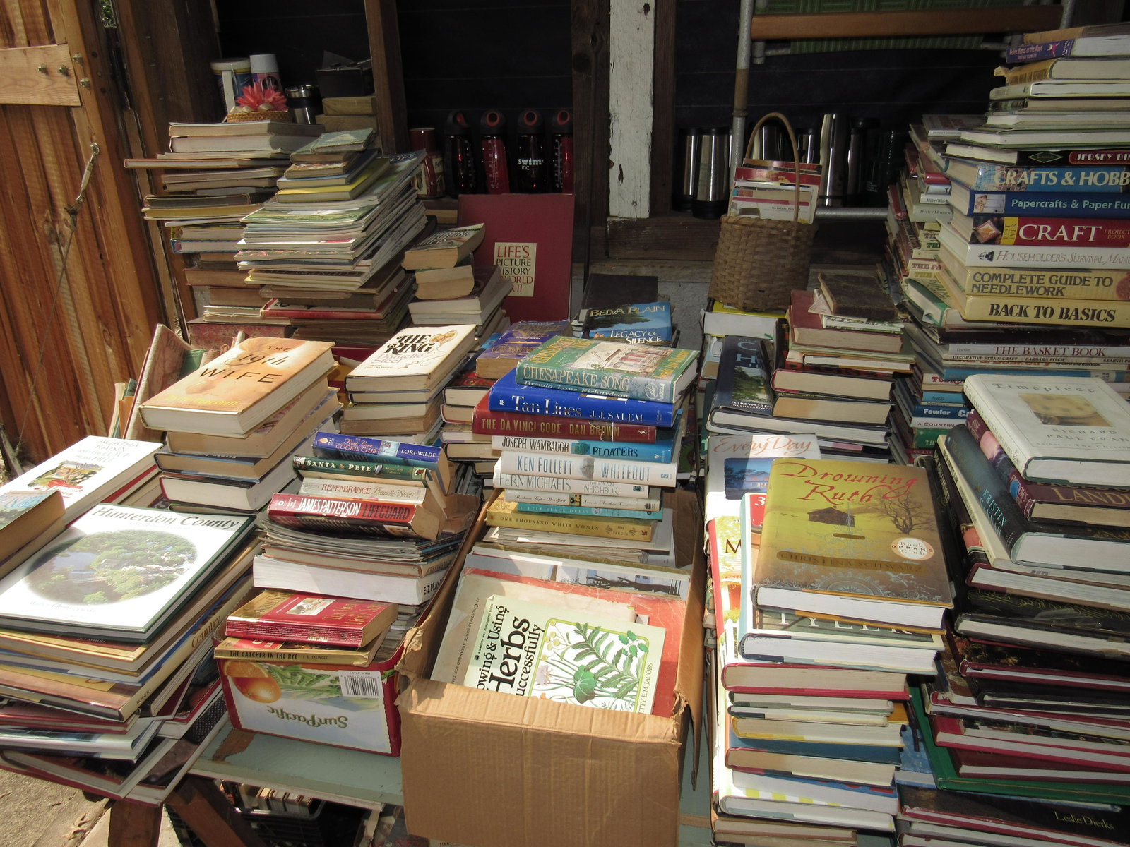 Books Sheet Music and Magazines: Getting all pictured on table ( not on wall)