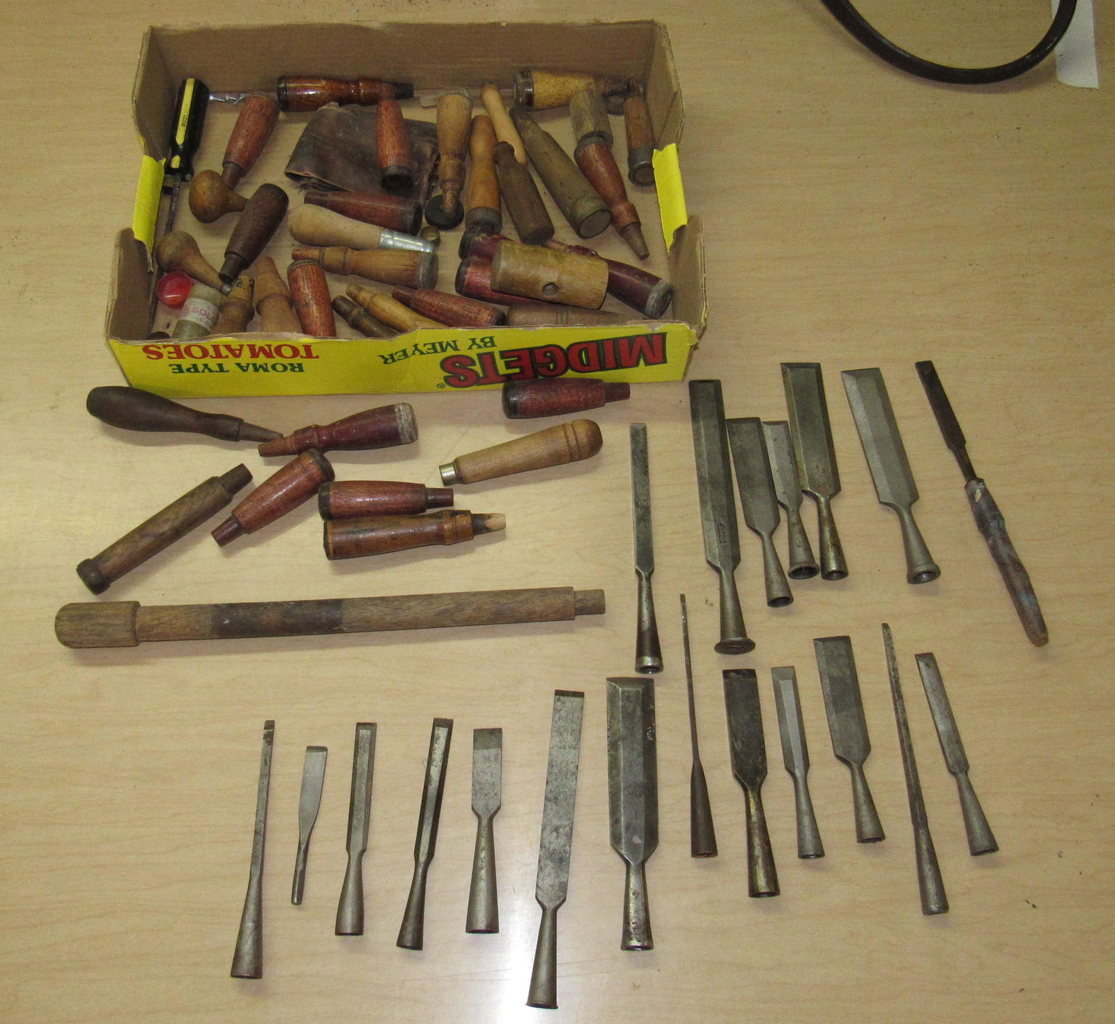 Antique & Vintage Chisels: Getting all pictured