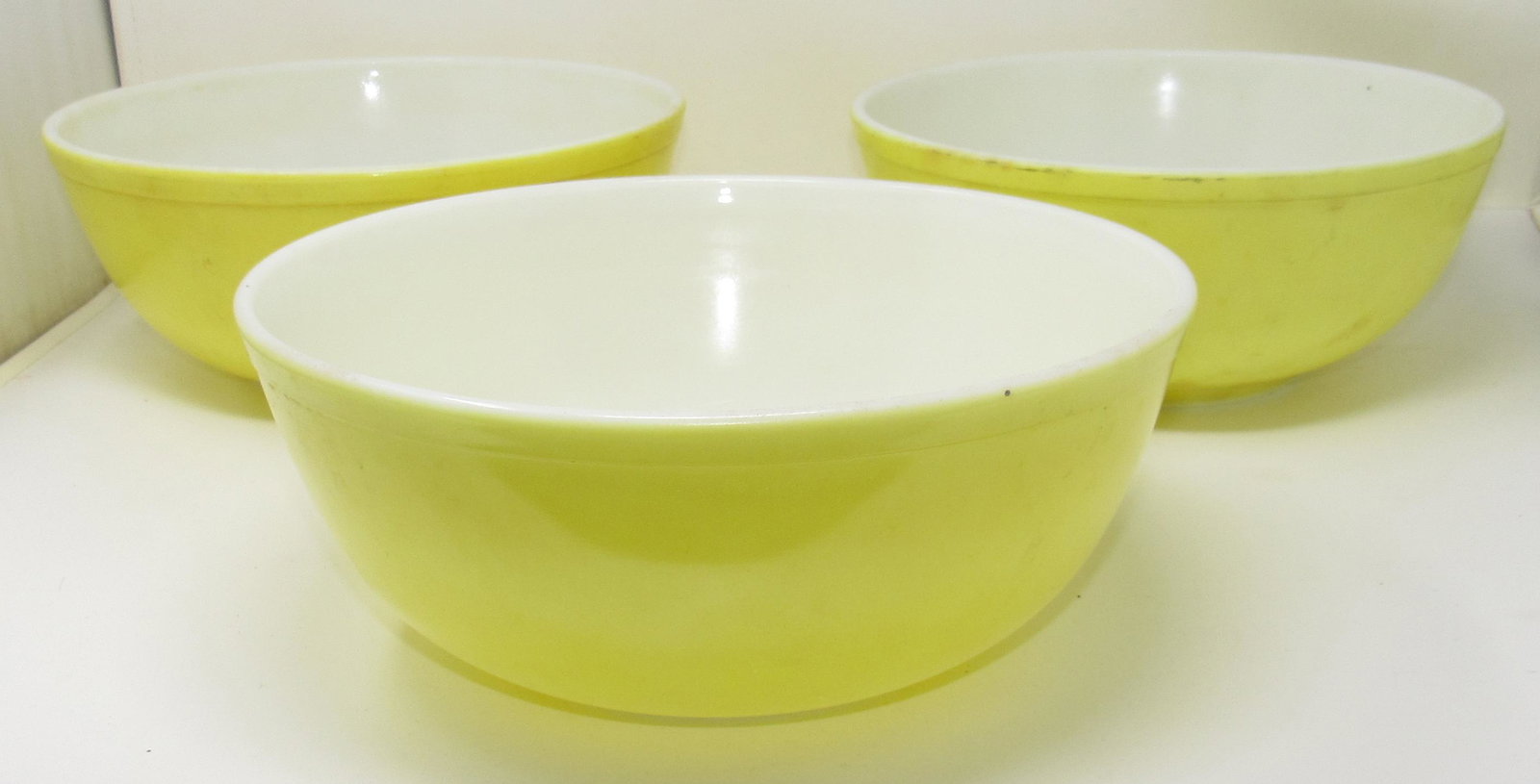 3 Pyrex 404 Yellow Mixing Bowls: Getting all 3
