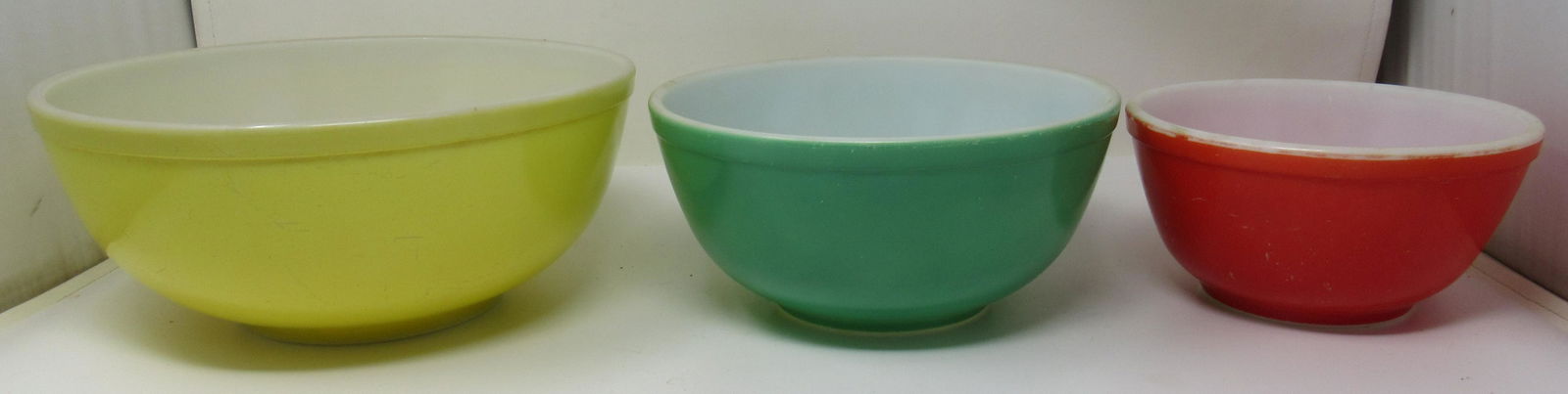 Pyrex Mixing Bowls: Getting all 3
