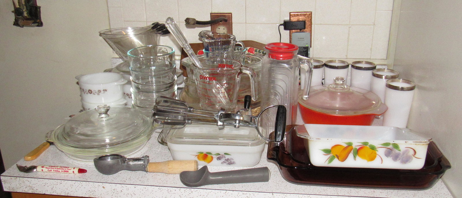 FireKing Pyrex & Misc Vintage Kitchenware: Getting all pictured